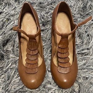 Aldo vintage style block heel